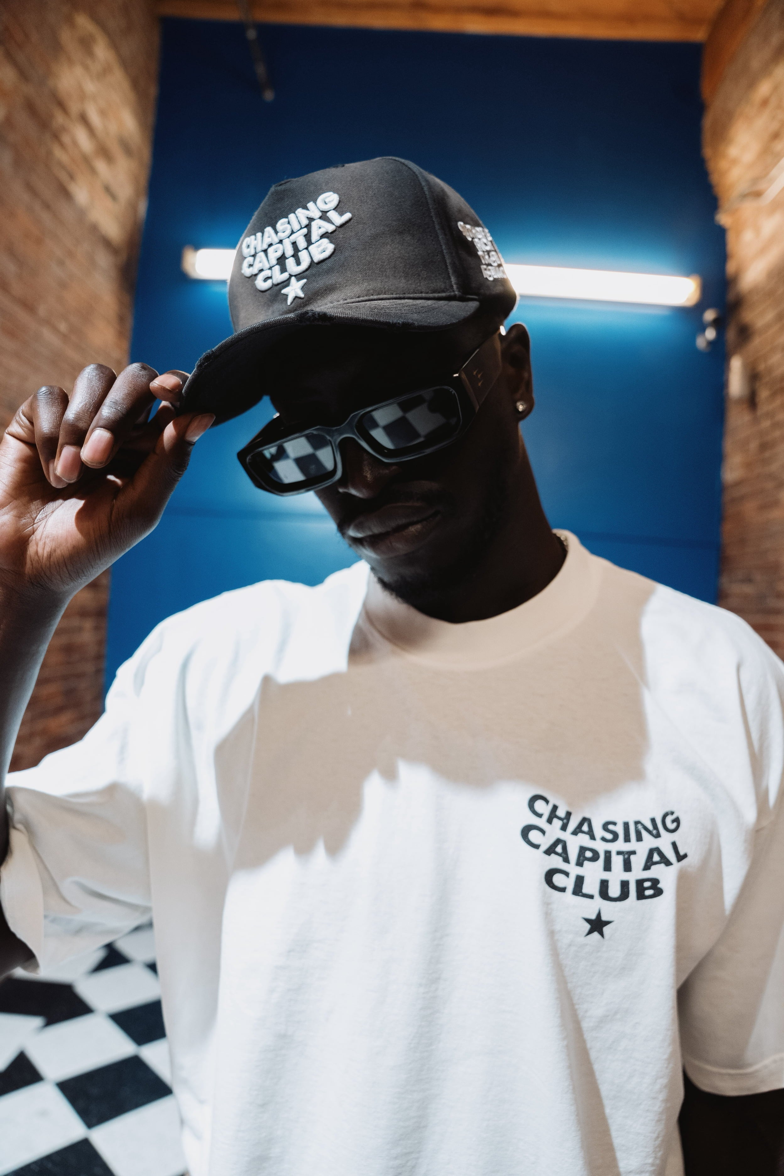 CHASING CAPITAL “MEDAL” LOGO TEE